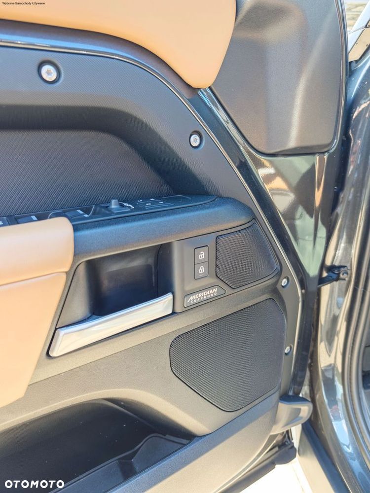 Land Rover Defender 3.0 D300 mHEV X-Dynamic HSE - 16