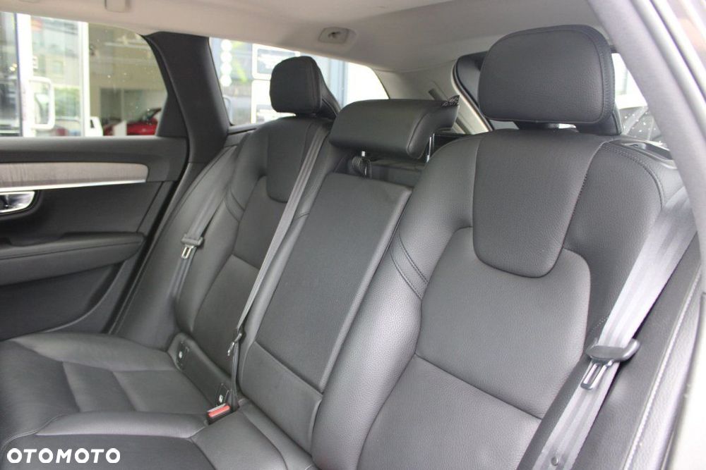 Volvo V90 Cross Country - 13