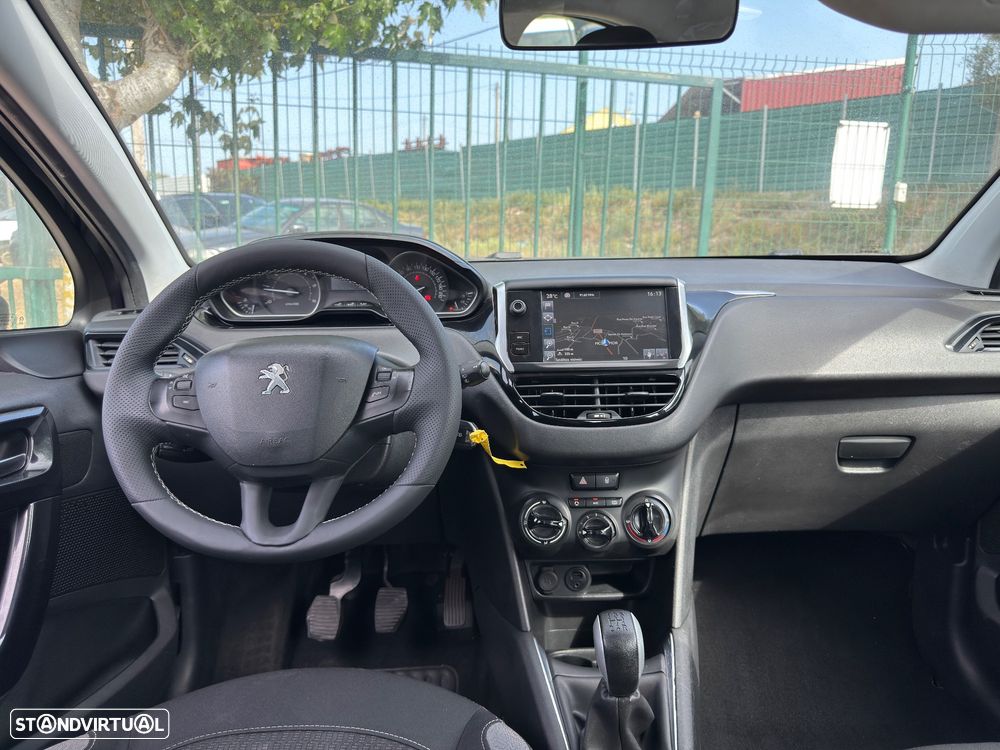 Peugeot 208 1.6 BlueHDi Style — fotografia 5