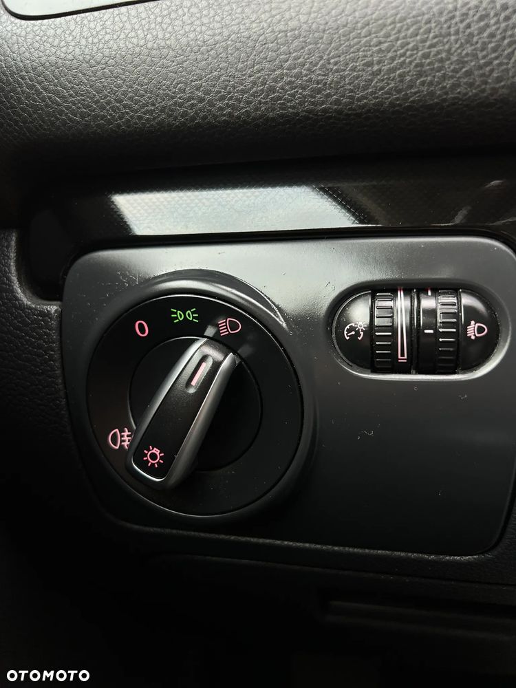 Volkswagen Golf - 24