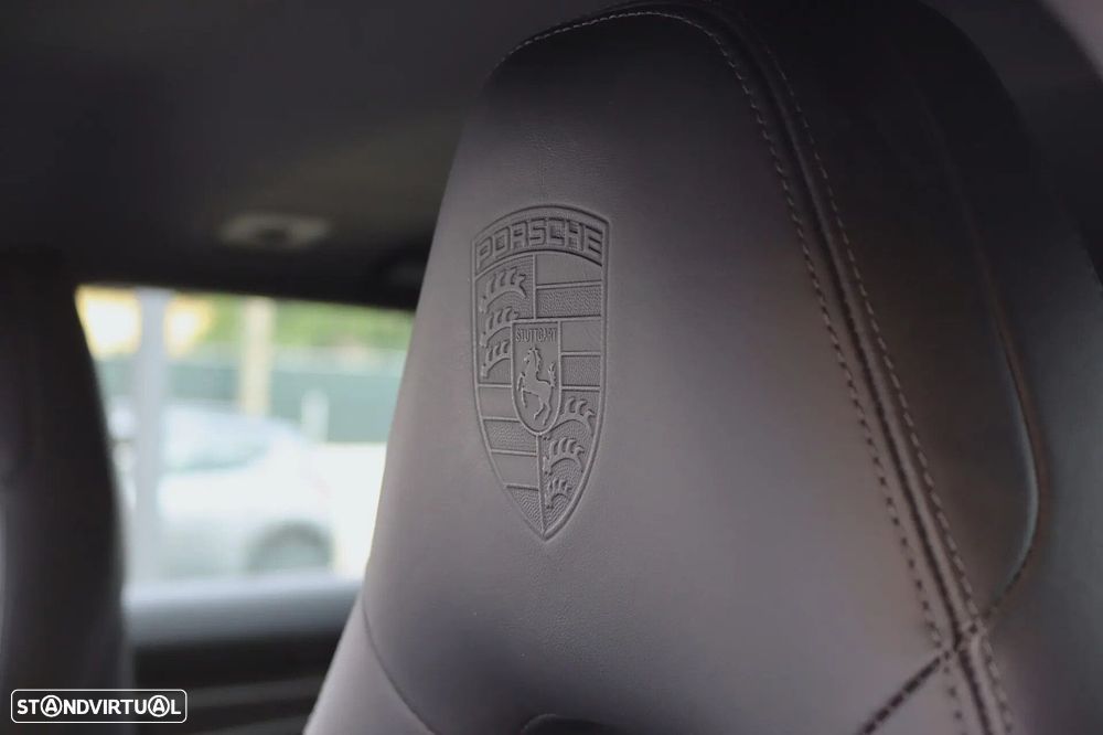 Porsche Panamera Sport Turismo 4 E-Hybrid - 25