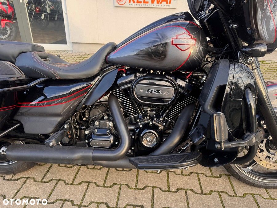 Harley-Davidson CVO Street Glide - 17