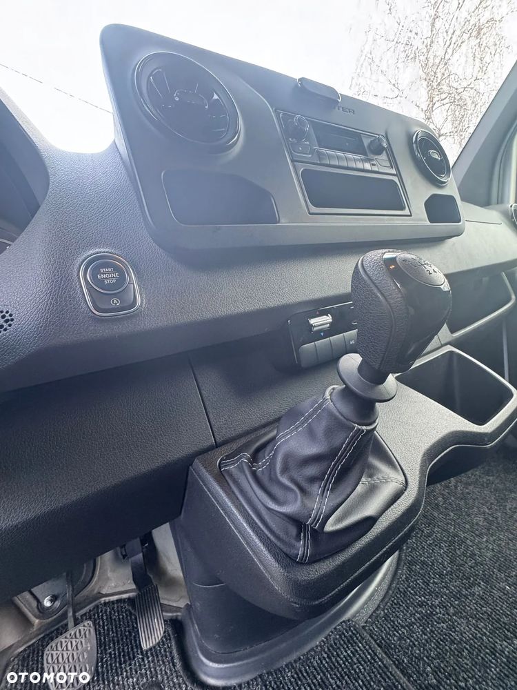 Mercedes-Benz Sprinter - 13