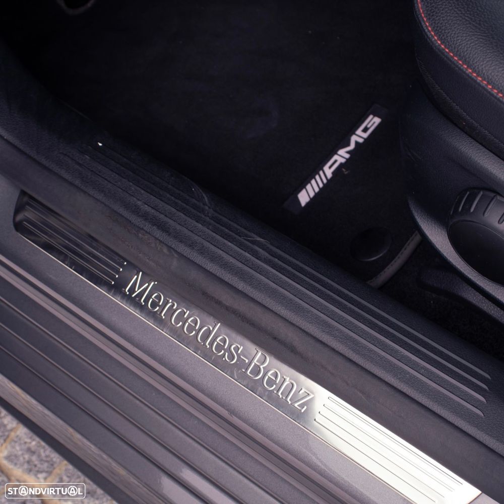 Mercedes-Benz A 250 e 8G-DCT AMG Line - 12