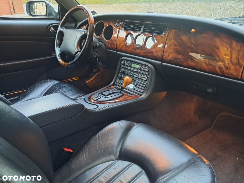 Jaguar XK Coupe - 10