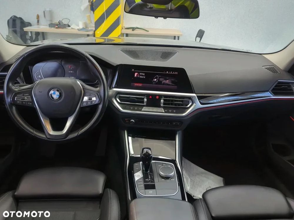 BMW Seria 3 320d Sport Line - 9