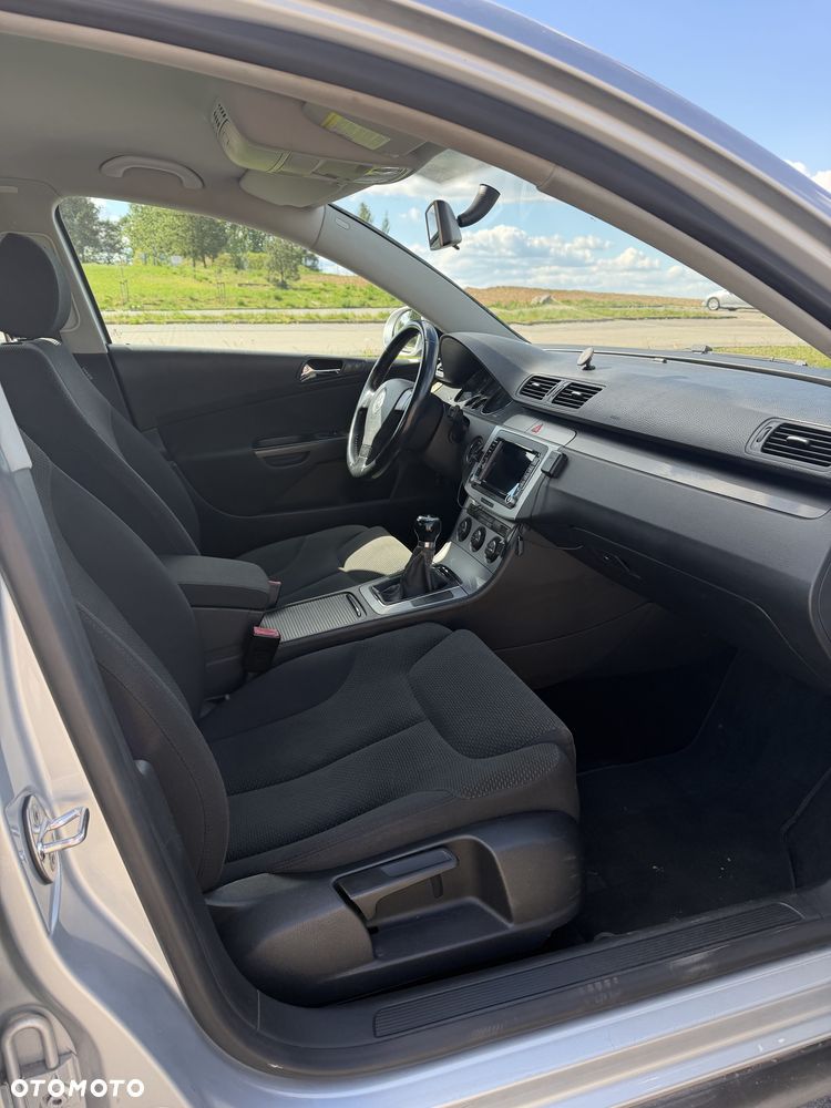 Volkswagen Passat - 4