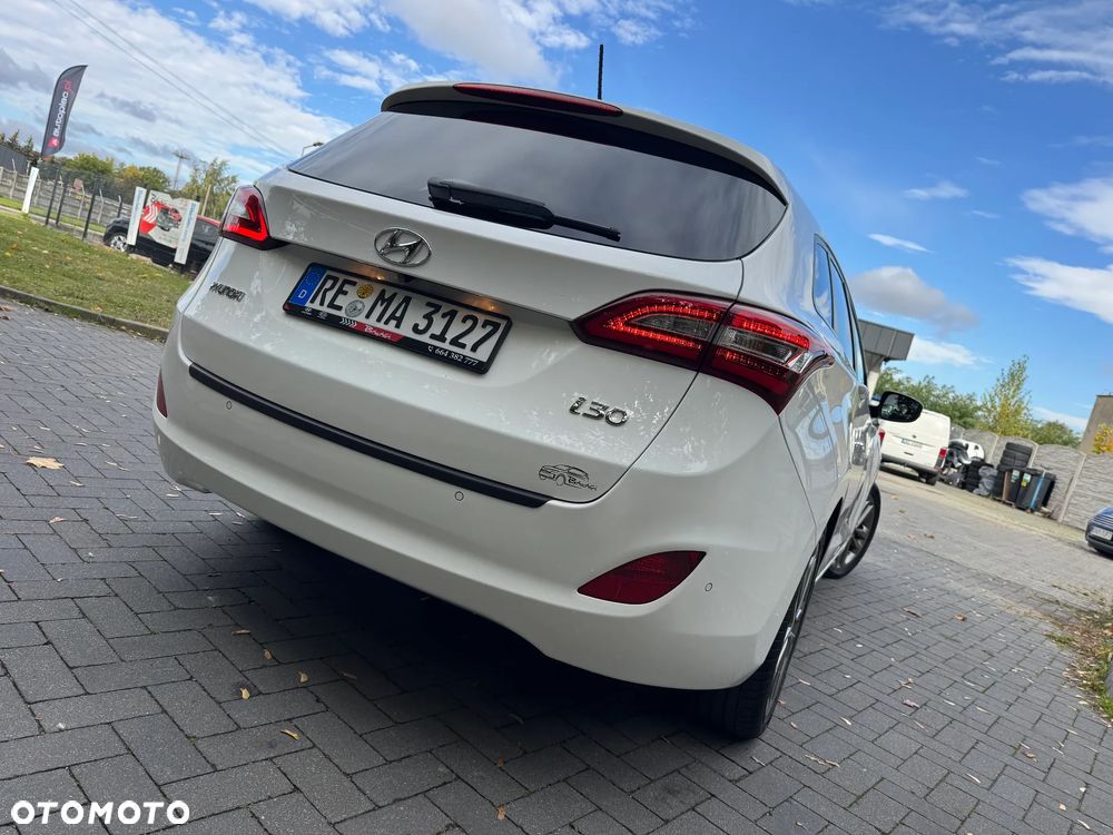 Hyundai i30 blue 1.6 CRDi Passion - 16
