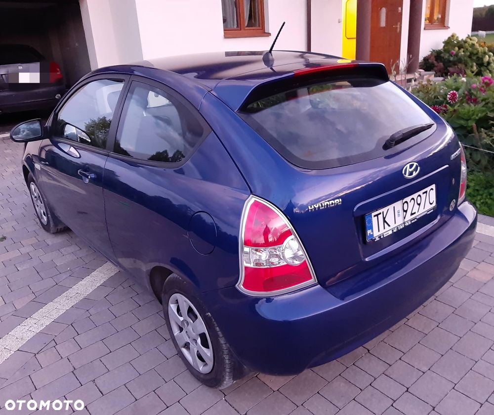 Hyundai Accent - 3