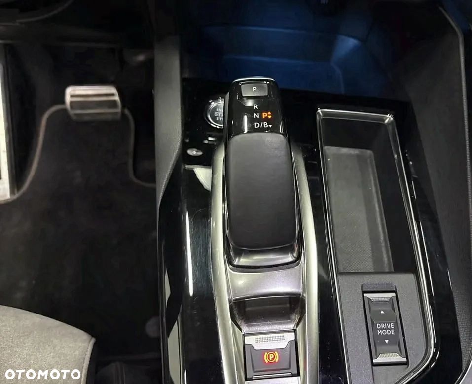 Peugeot 3008 1.6 PureTech HYbrid4 GT Line S&S EAT8 - 14