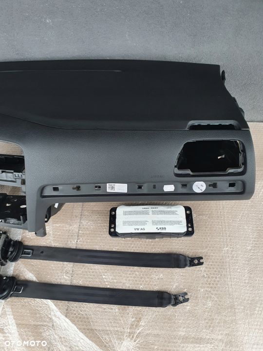 VW Golf 7 deska rozdzielcza konsola airbag pasy - 4