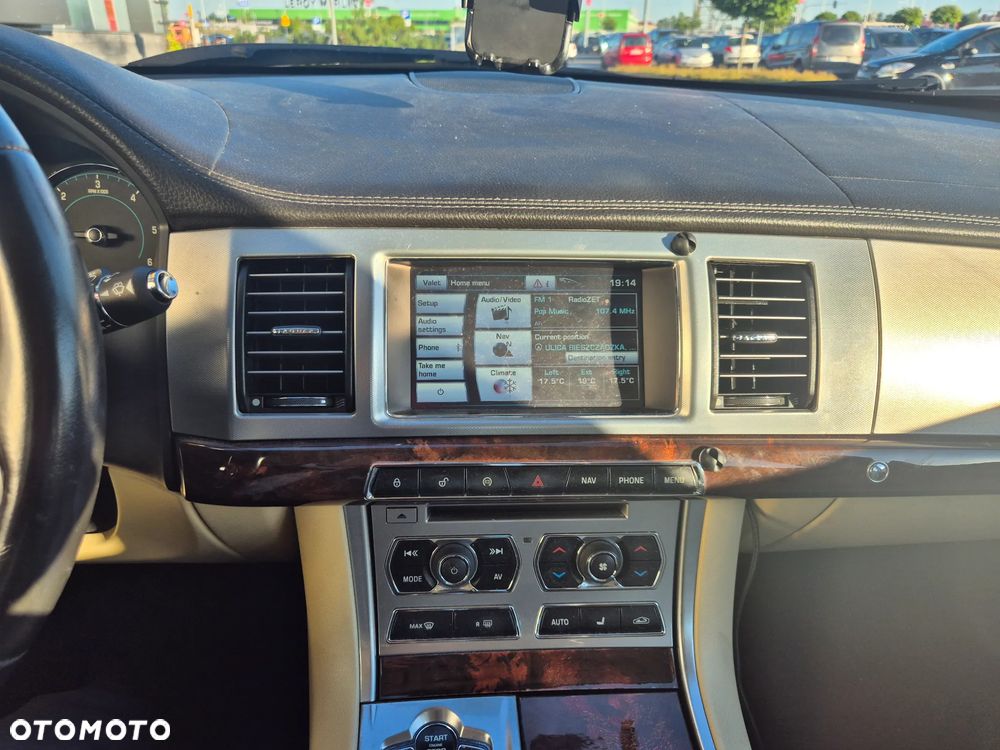 Jaguar XF 2.2 D - 27