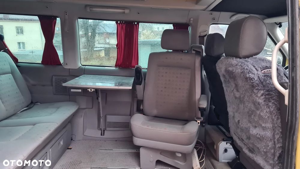 Volkswagen Multivan - 12