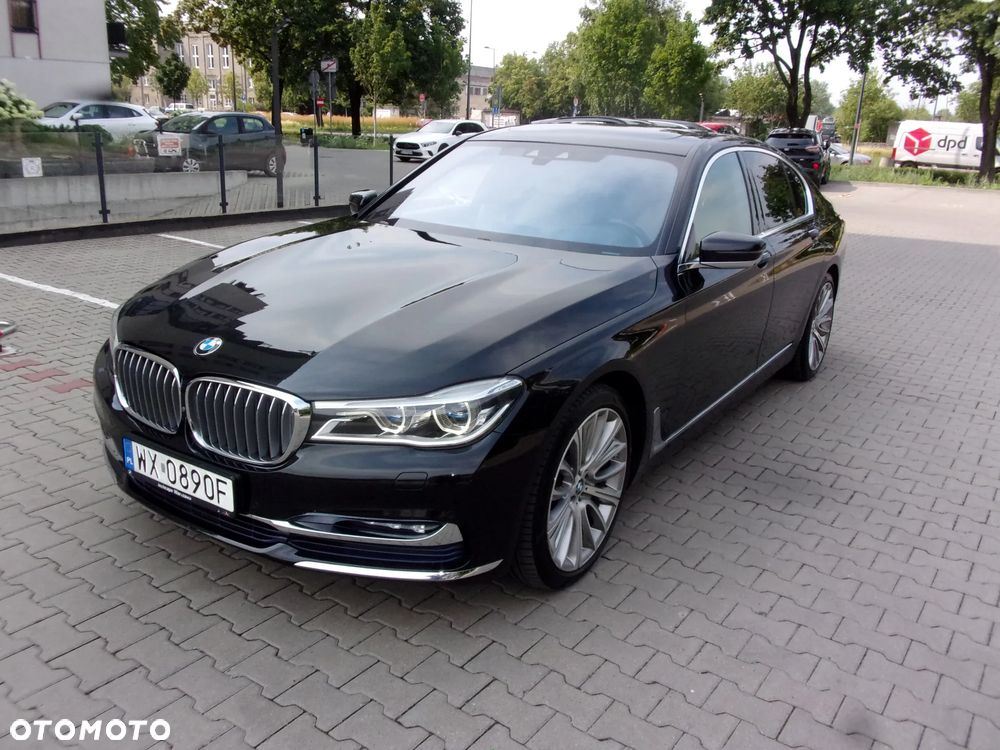 BMW Seria 7 750i xDrive - 1