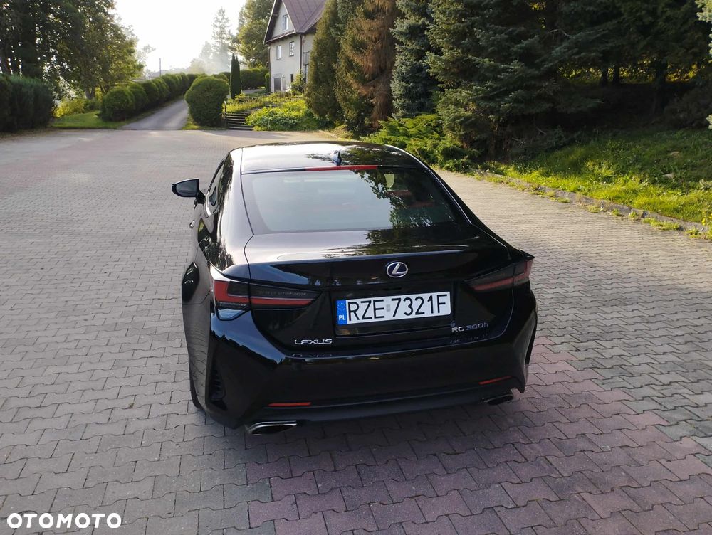 Lexus RC 300h F Sport - 8