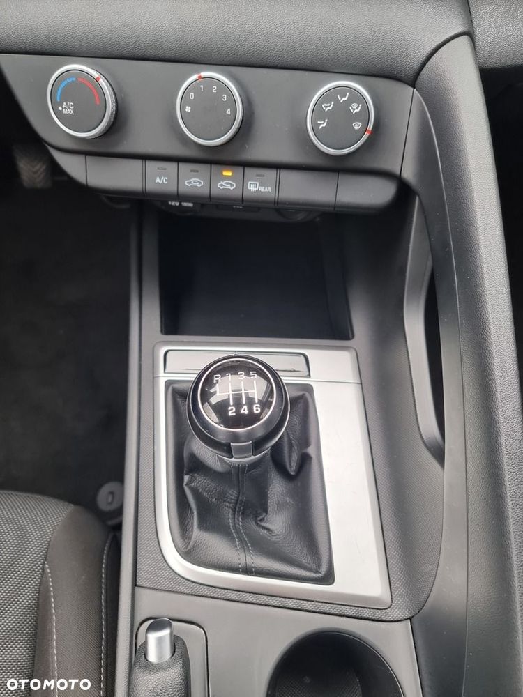 Hyundai Elantra 1.6 Modern - 33