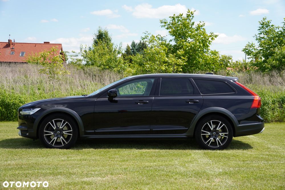 Volvo V90 D5 SCR AWD Momentum Pro - 4