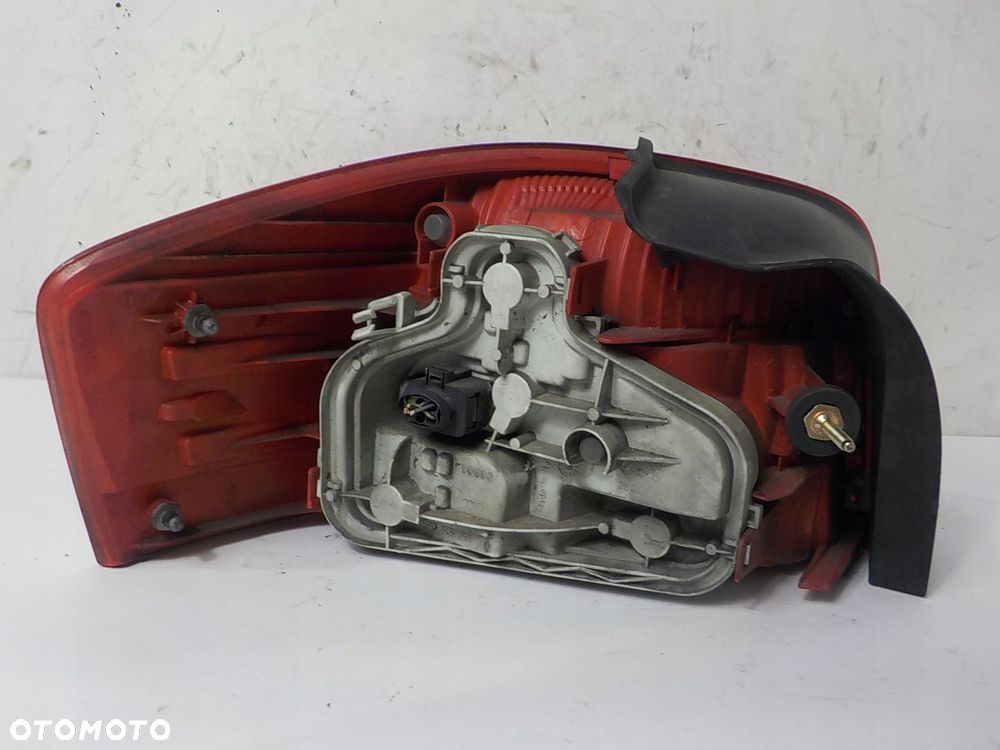 AUDI A3 II 8P LAMPA PRAWA TYŁ TYLNA 3D UK 8P0945096A - 5
