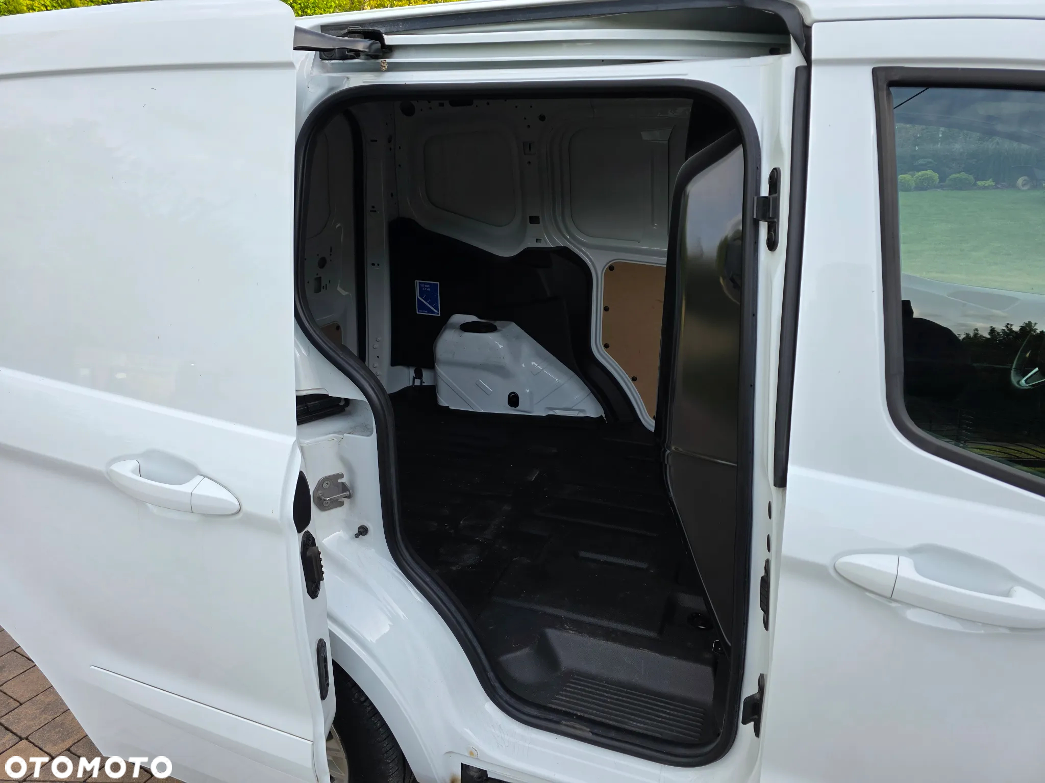 Ford Transit Courier - 12