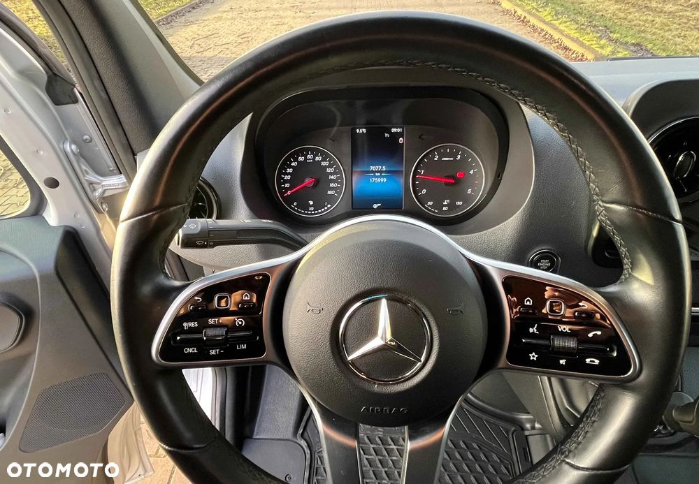 Mercedes-Benz Sprinter - 11