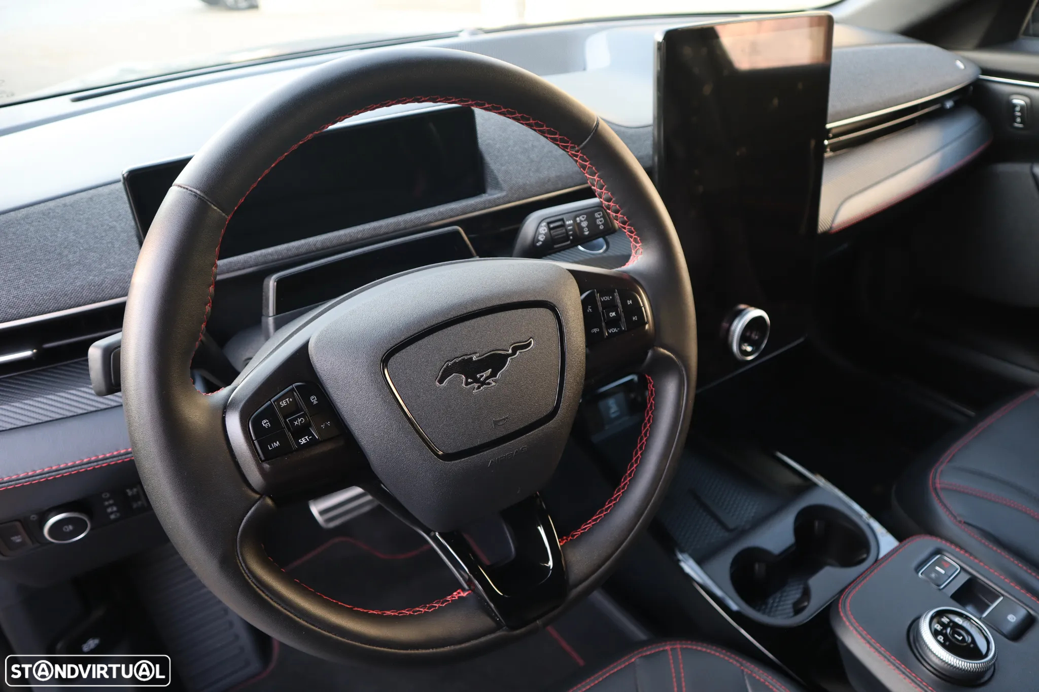 Ford Mustang Mach-E 75.7 kWh Premium AWD - 27