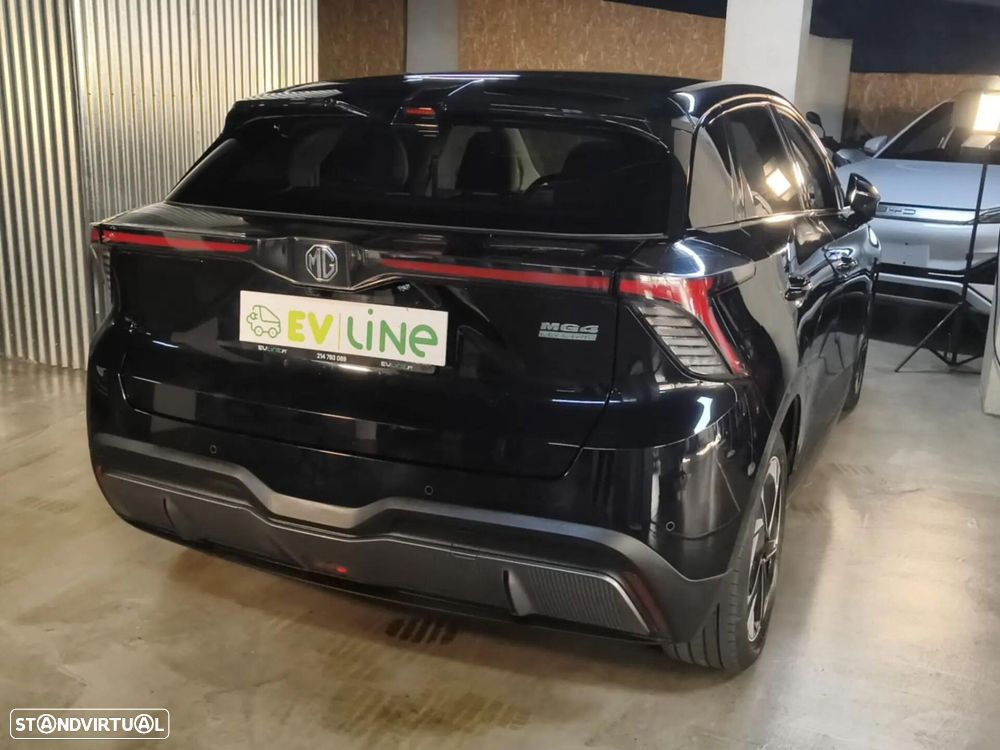 MG MG4 64 kWh Luxury - 8