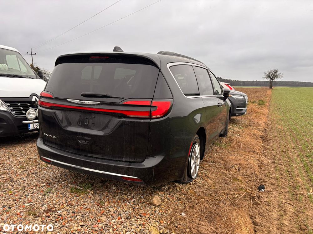 Chrysler Pacifica - 4