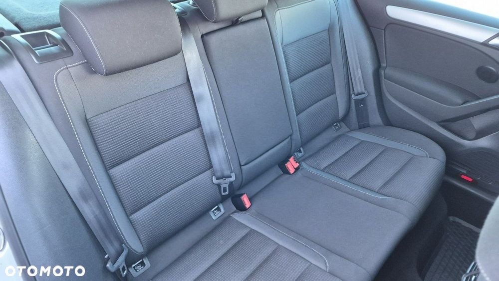 Volkswagen Golf - 25