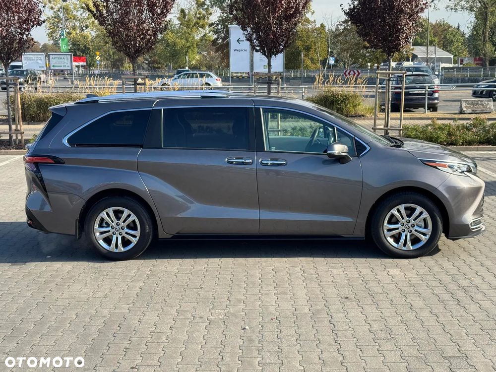 Toyota Sienna - 12