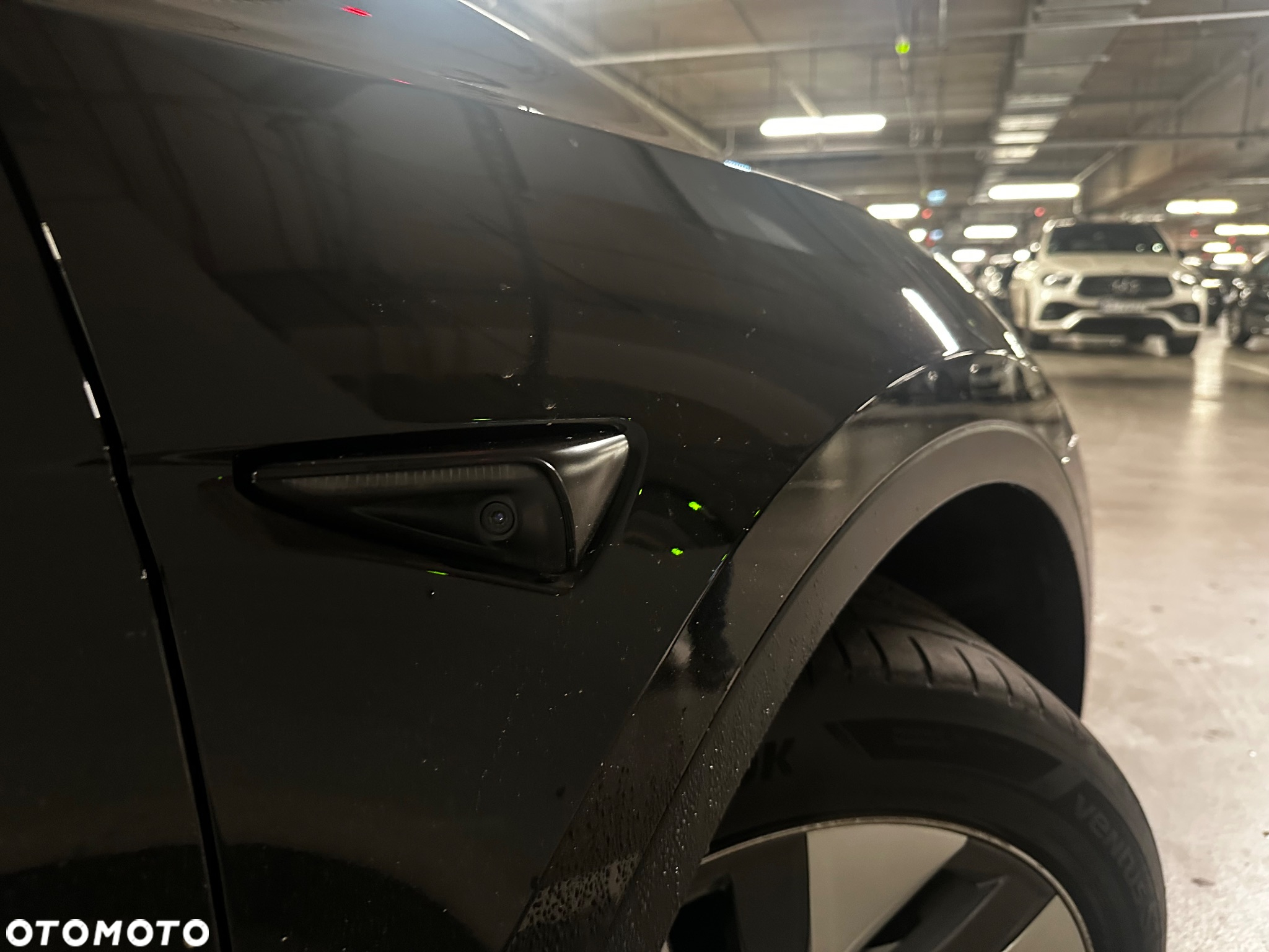 Tesla Y Long Range AWD - 13
