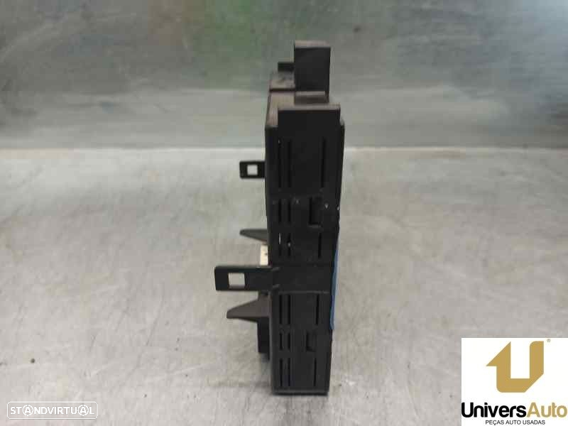 CAIXA RELÉS / FUSÍVEIS RENAULT LAGUNA II 2001 -8200192469 - 8