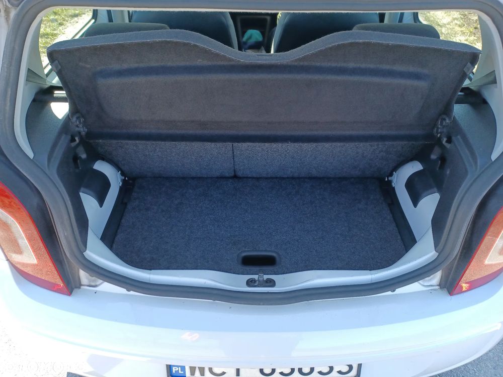 Volkswagen up! (BlueMotion Technology) move - 9