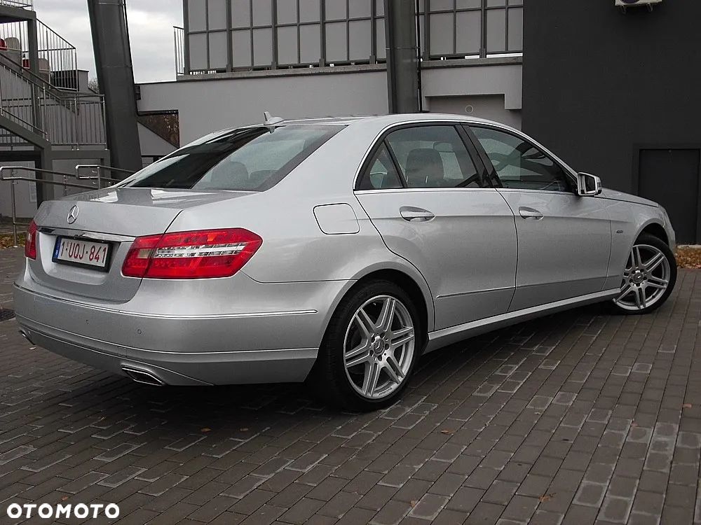 Mercedes-Benz Klasa E 200 CDI DPF BlueEFFICIENCY 7G-TRONIC Avantgarde - 5