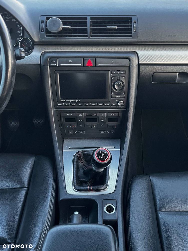 Audi A4 Limousine - 12