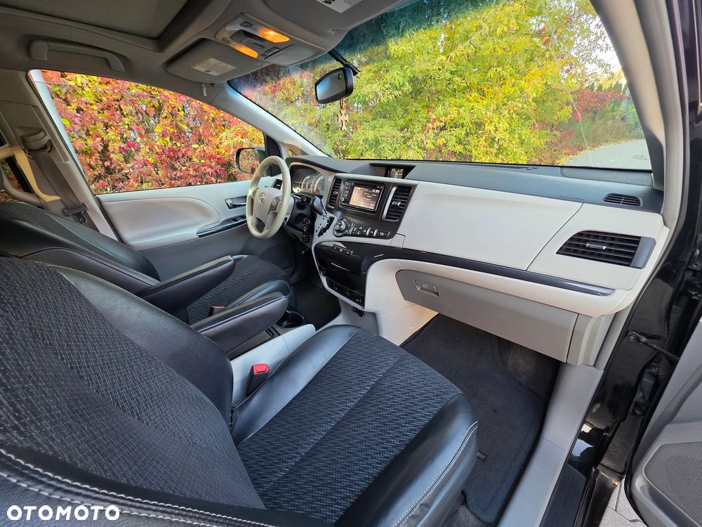 Toyota Sienna - 11