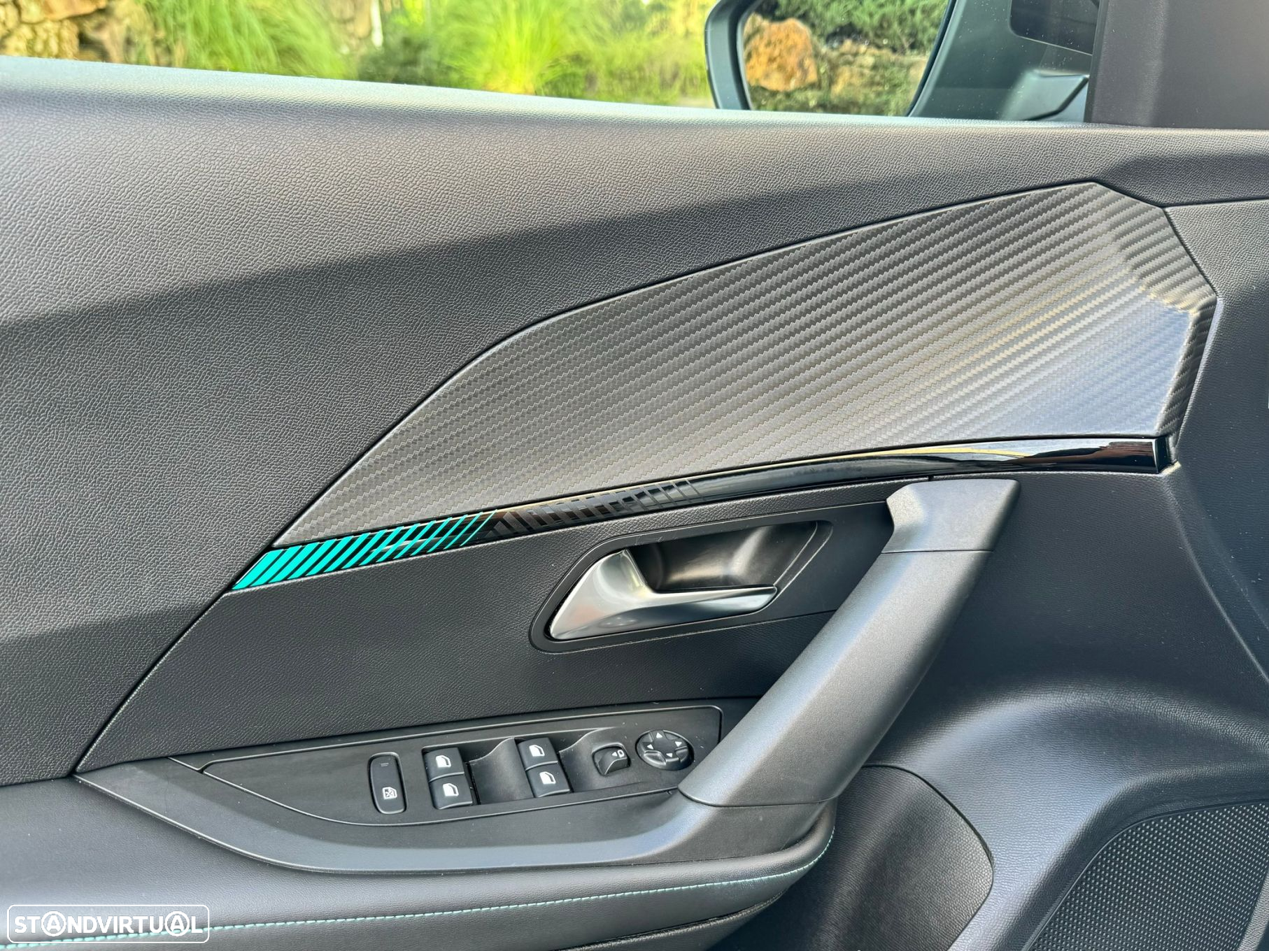 Peugeot e-2008 50 kWh Allure - 11