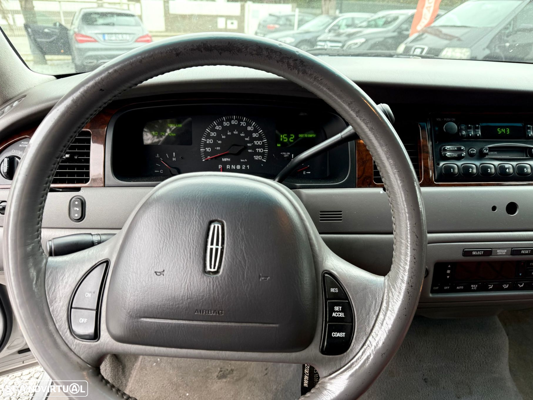Lincoln Town Car - 19