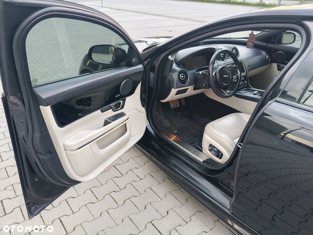 Jaguar XJ 3.0 D V6 R-Sport - 13