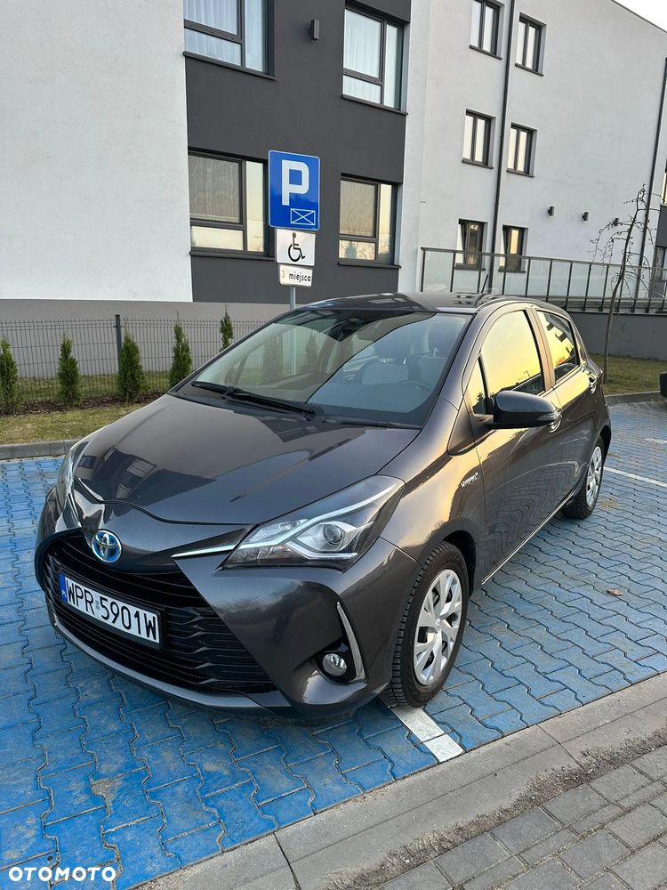 Toyota Yaris Hybrid 100 Premium - 2
