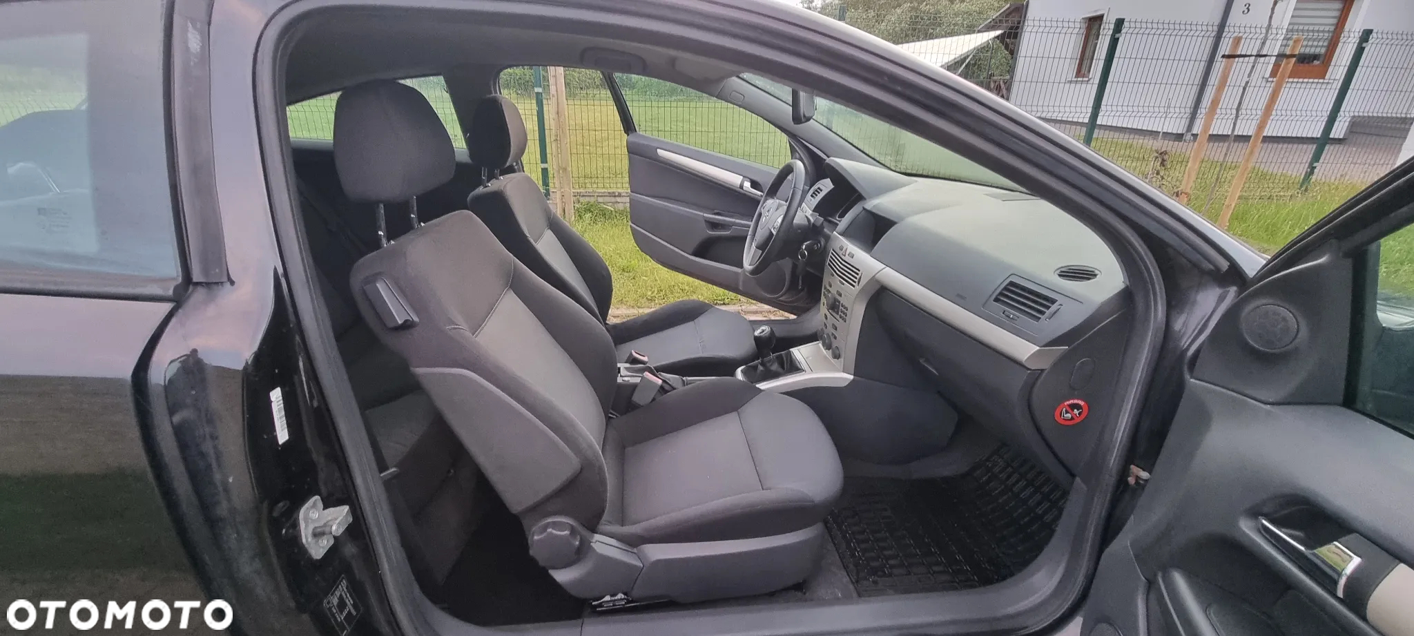 Opel Astra GTC 1.6 - 11