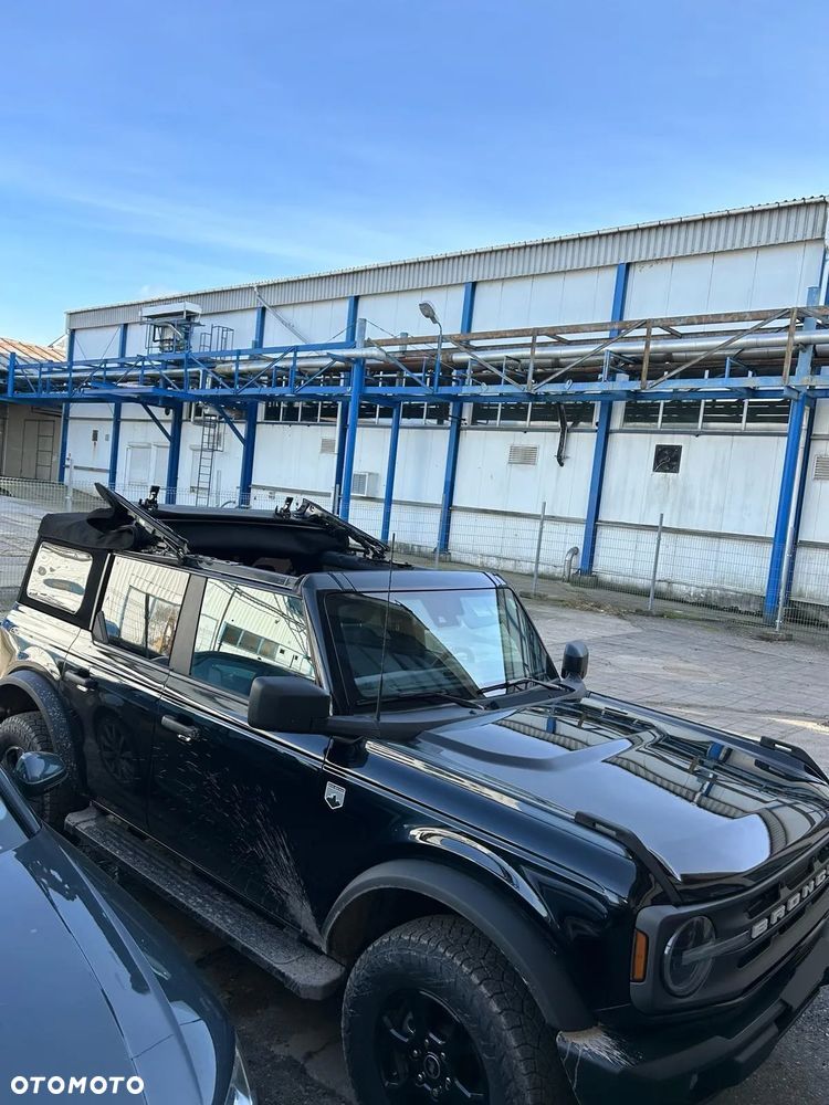 Ford Bronco - 10
