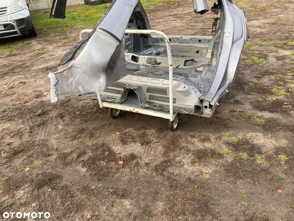 MERCEDES gla 156 tyl z dachem panorama cwiartka kolor 787 igla - 3