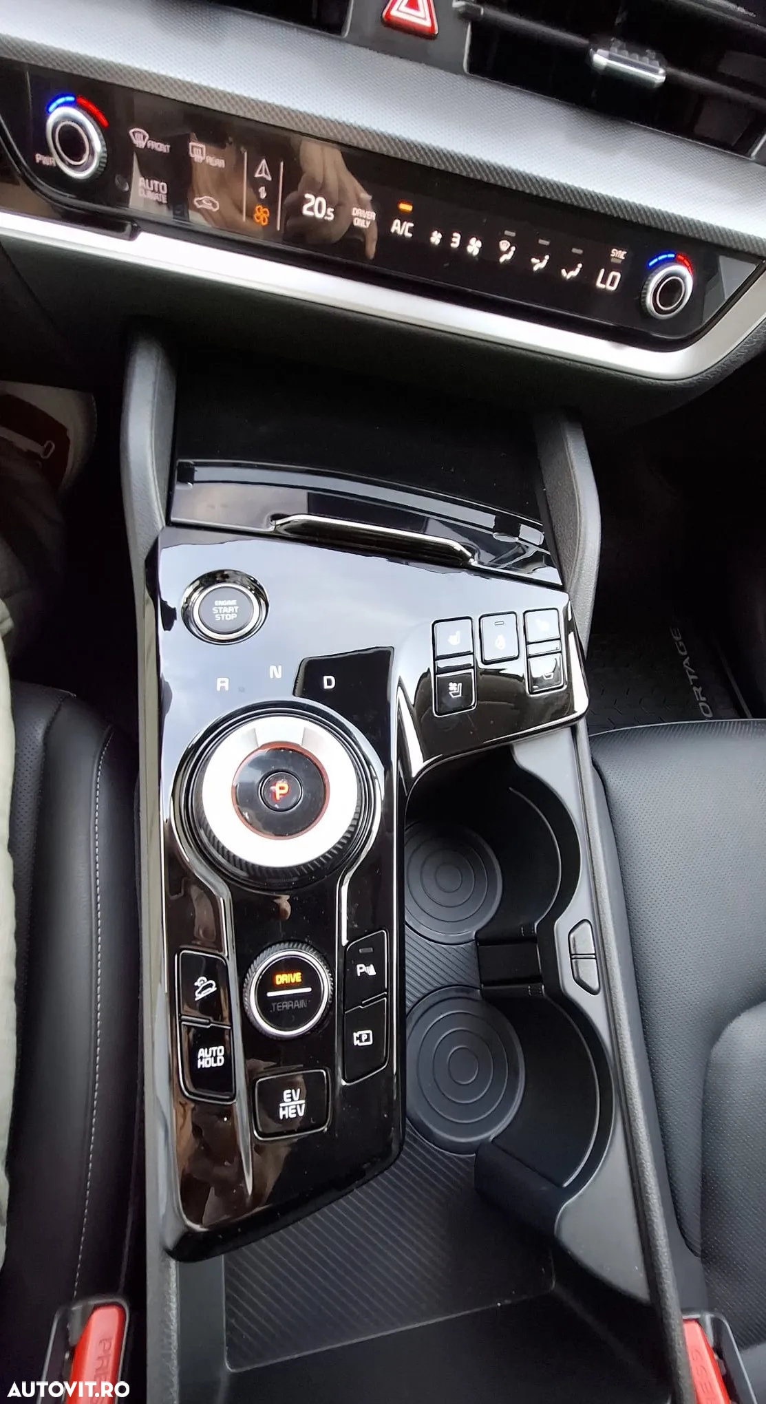 Kia Sportage 1.6 T-GDI PHEV 6AT 4x4 Business Line - 12