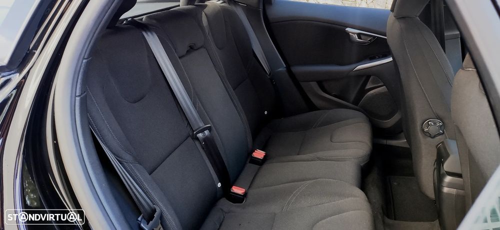 Volvo V40 Cross Country 2.0 D3 - 23