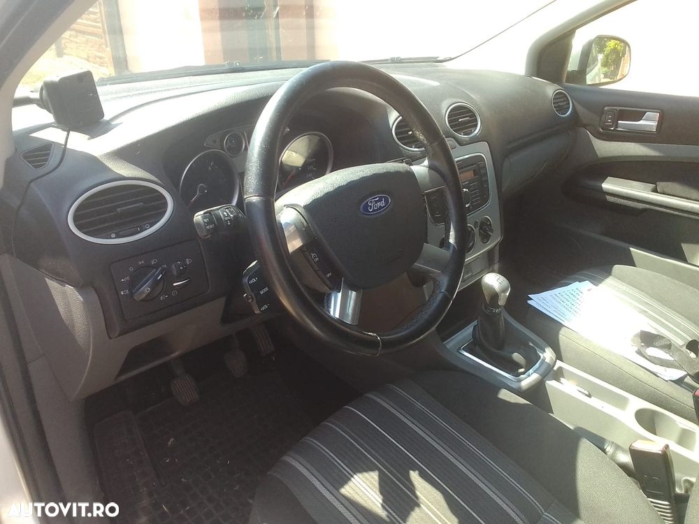 Ford Focus 1.6 TDCi Ghia - 6
