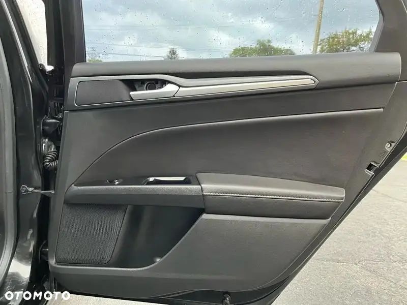 Ford Fusion - 15