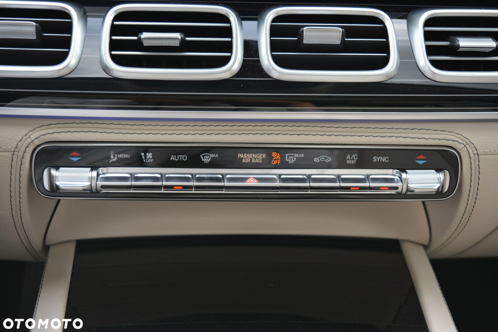 Mercedes-Benz GLE - 25
