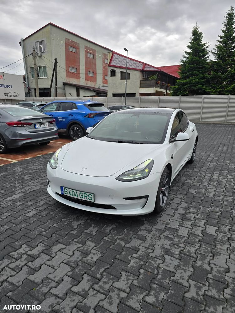 Tesla Model 3 - 1