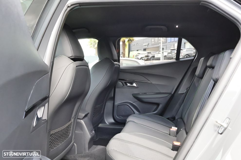 Peugeot e-2008 54 kWh GT - 21