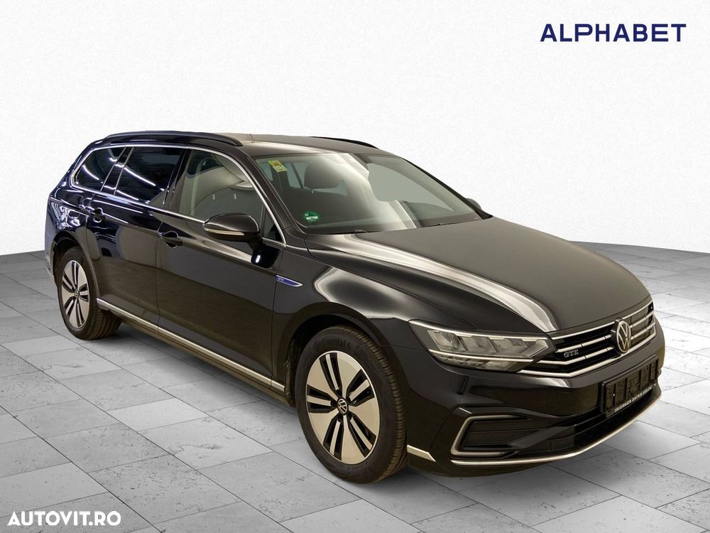 Volkswagen Passat - 1